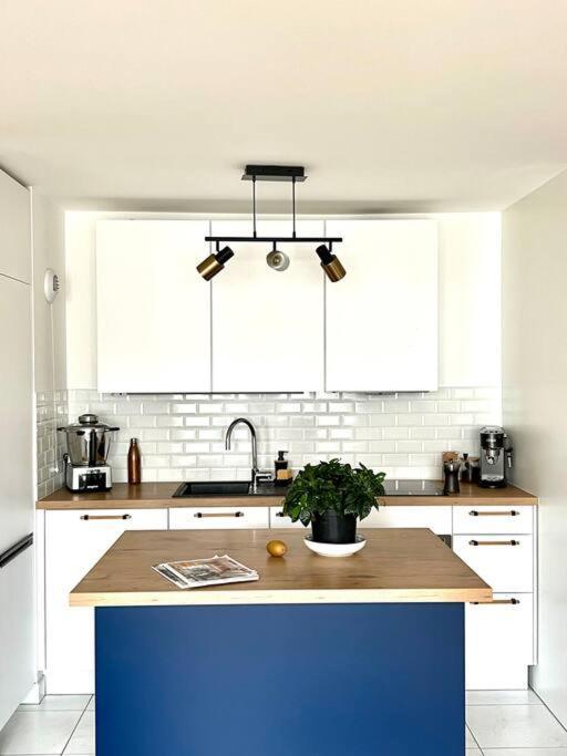 Stunning Apartment With Balcony To Visit Paris Levallois-Perret Bagian luar foto