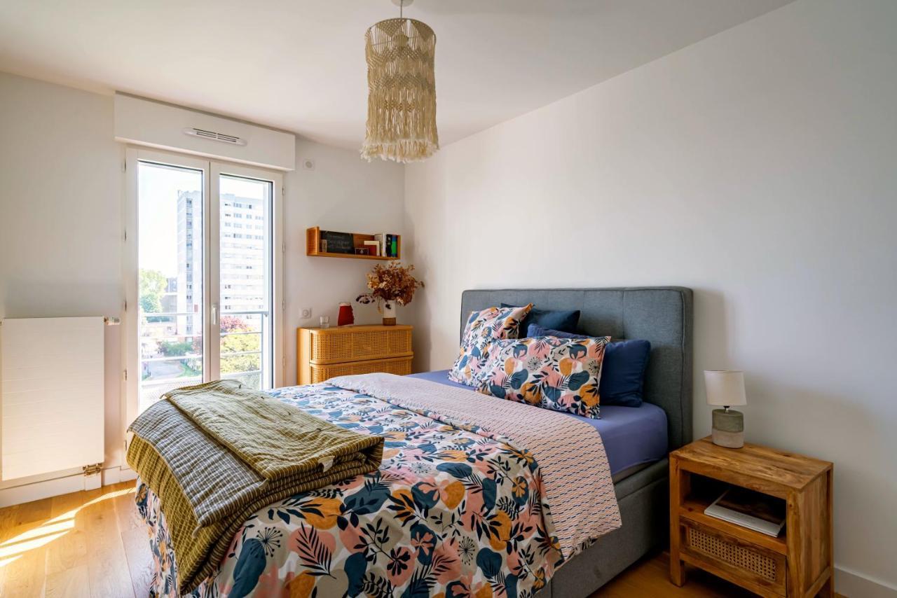 Stunning Apartment With Balcony To Visit Paris Levallois-Perret Bagian luar foto