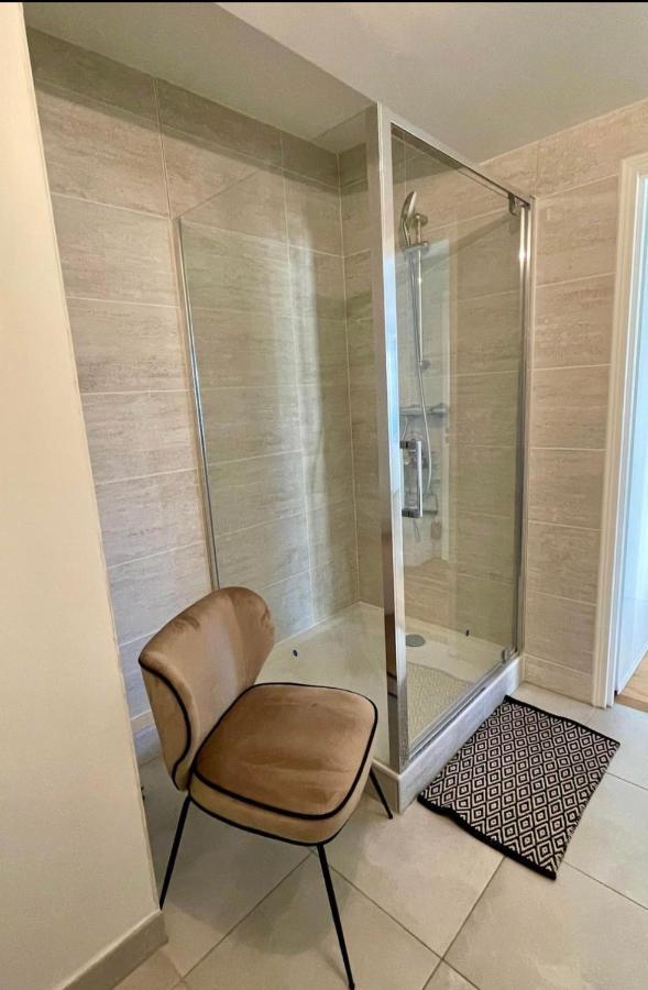 Stunning Apartment With Balcony To Visit Paris Levallois-Perret Bagian luar foto